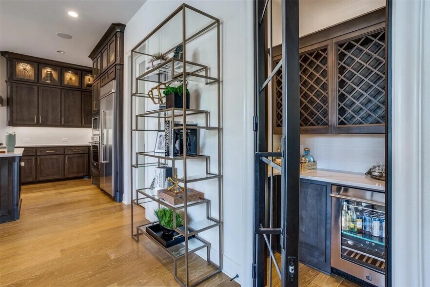 Building Photo - 7450 Zachery Dr