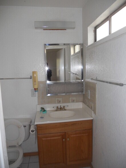 Building Photo - 449 Aztec Ln