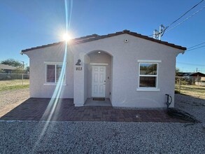 Building Photo - 803 N Van Alstine St