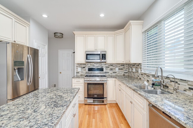Building Photo - 2410 Dakota Lakes Dr