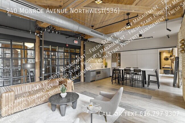Building Photo - 940 Monroe Ave NW
