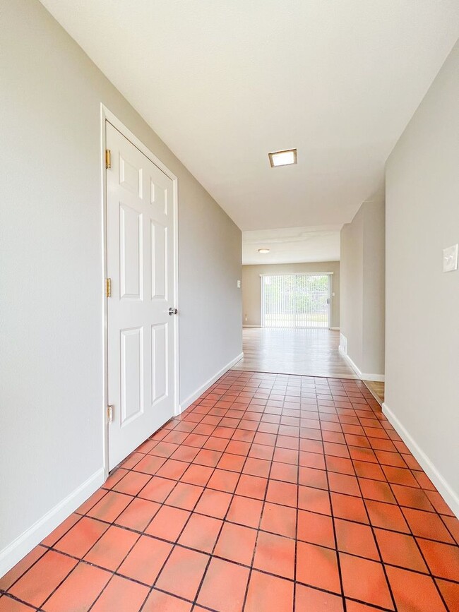 Building Photo - Santa Ana - Gorgeous Interior Remodel 4 be...