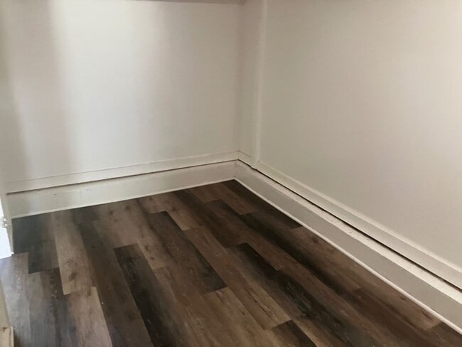Building Photo - Quiet 1 Bedroom Country Cottage in Rural S...