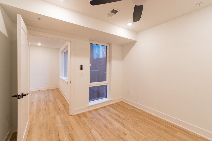 Building Photo - 629 W Girard Ave