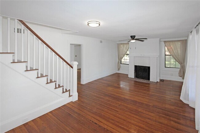 Building Photo - 289 W Lakeview Ave