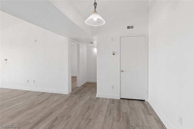 Building Photo - 7885 W Flamingo Rd