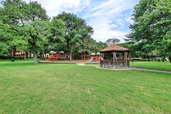 Building Photo - 10305 Caracara Dr