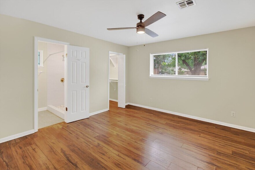 Building Photo - 5502 Effingham Dr