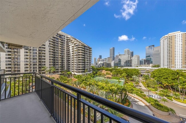 Building Photo - 540 Brickell Key Dr