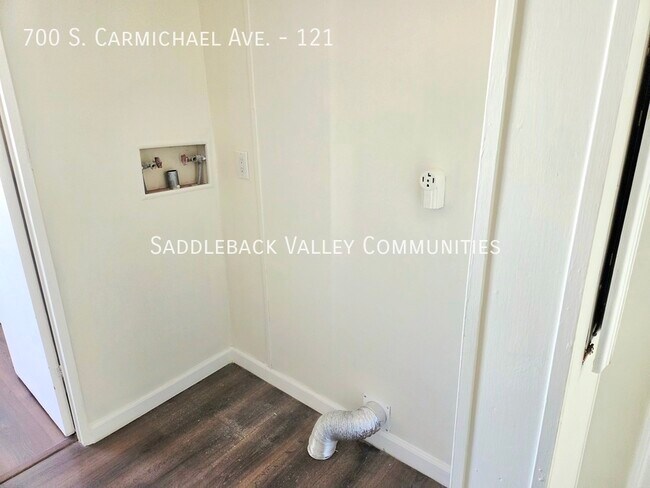 Building Photo - 700 S Carmichael Ave