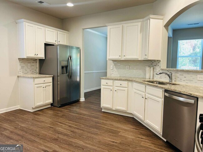 Building Photo - 40 Newnan Lakes Dr