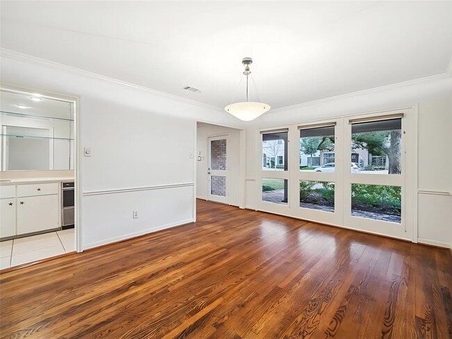 Building Photo - 4040 Overbrook Ln