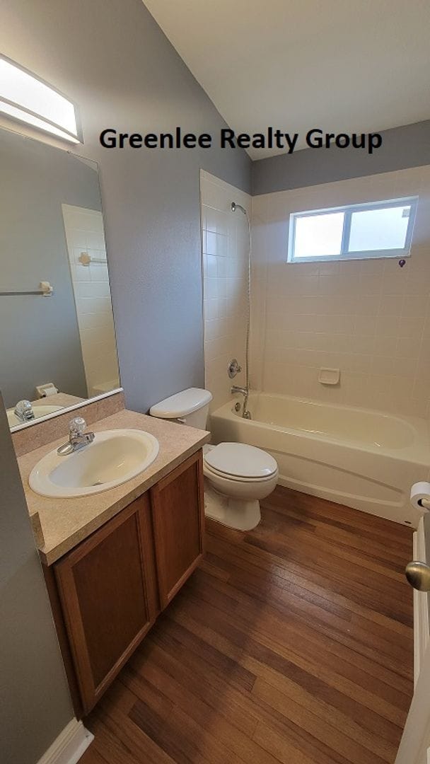 Building Photo - Gorgeous 4 Bedroom/2 Bathroom Home in Sunc...