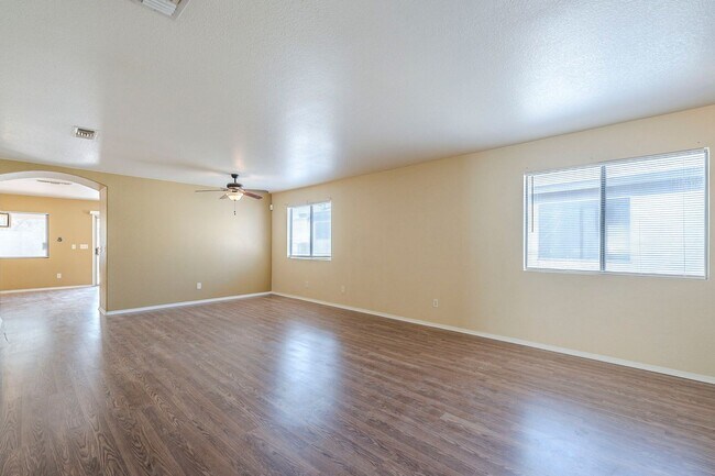 Building Photo - Spacious 3-Bed Tucson Rental with Garage &...