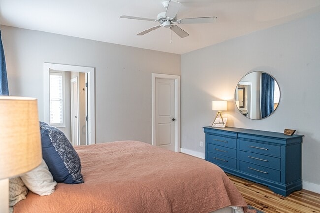 Building Photo - 420 Manning Square