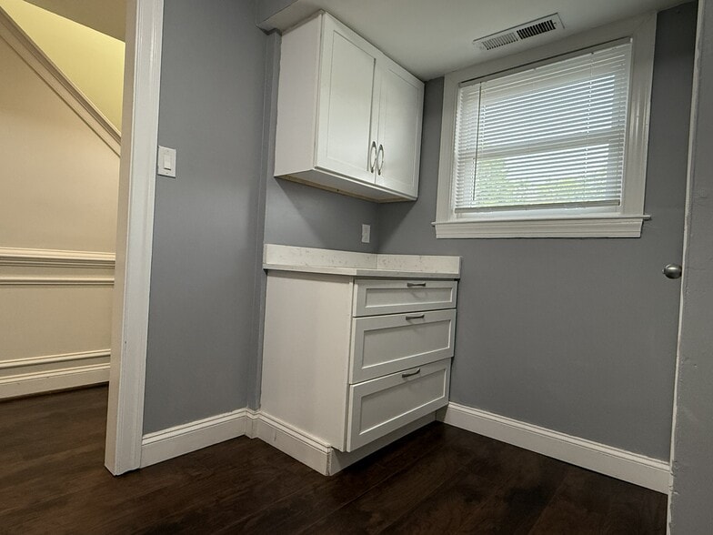 Building Photo - 5909 Mayflower Ct