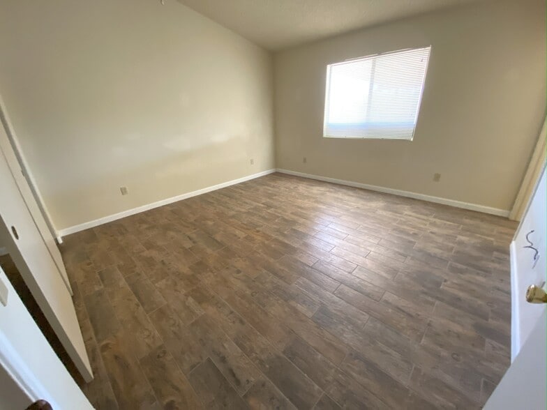 Building Photo - 5785 Hall Ln
