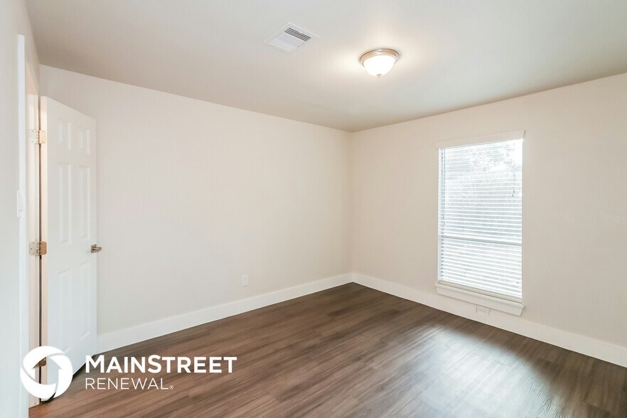 Building Photo - 4515 Sylvan Glen Dr