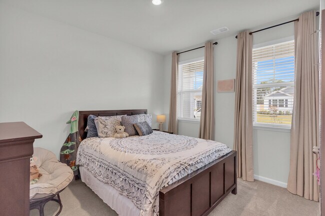 Building Photo - 1049 Burled Oak Rdg Lp SE