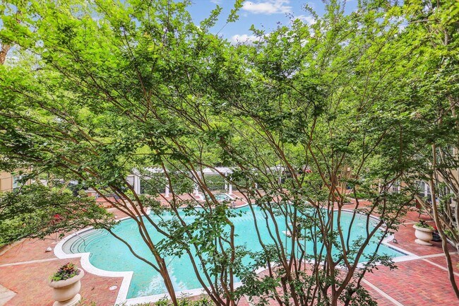 Building Photo - FRESH & READY! 2BD/2BA Next to METRO with ...