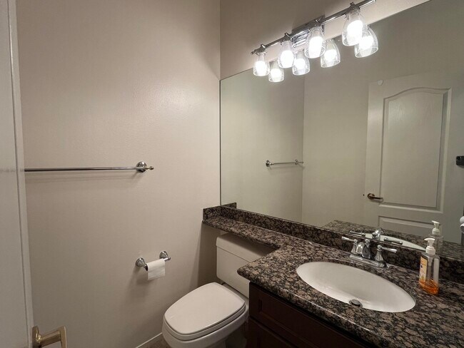 Building Photo - 40180 Eastwood Ln