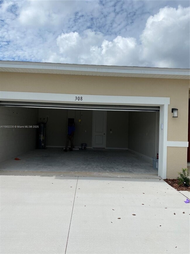 Building Photo - 308 Lake Smart Cir