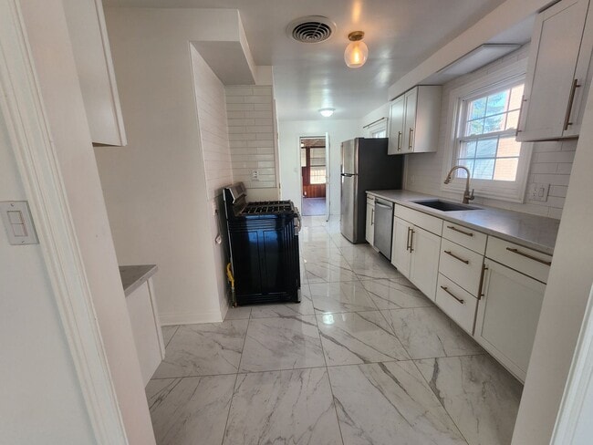 Building Photo - 3532 Normandy Rd