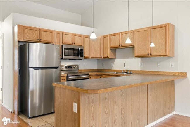 Building Photo - Charming 2BD/2BA Condo!
