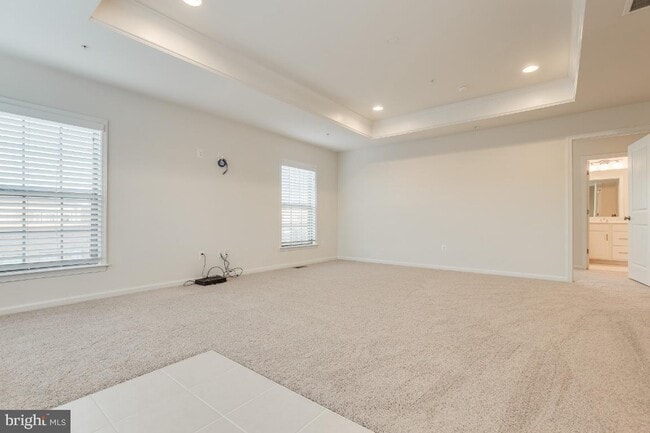 Building Photo - Stunning, light-filled end unit townhome in sought-after Brambleton community.