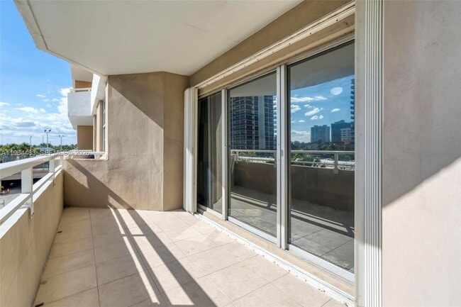 Building Photo - 1985 S Ocean Dr