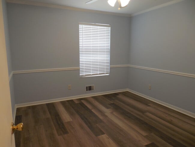 Building Photo - 107 Springlakes Cir