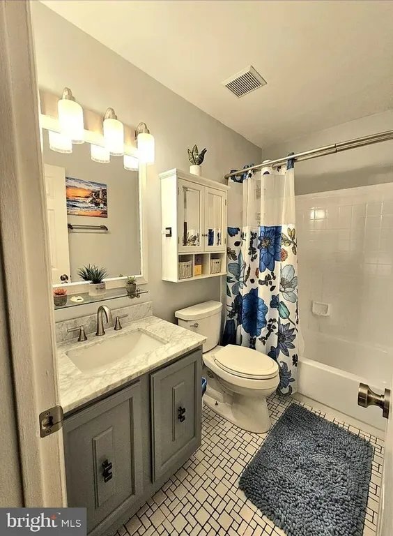 Building Photo - 15110 Catalpa Ct