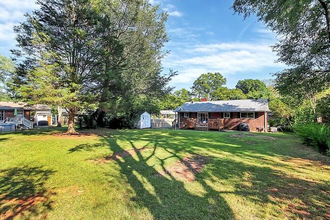 Building Photo - Charming 3BD/2BA Ranch in Selwyn Park!