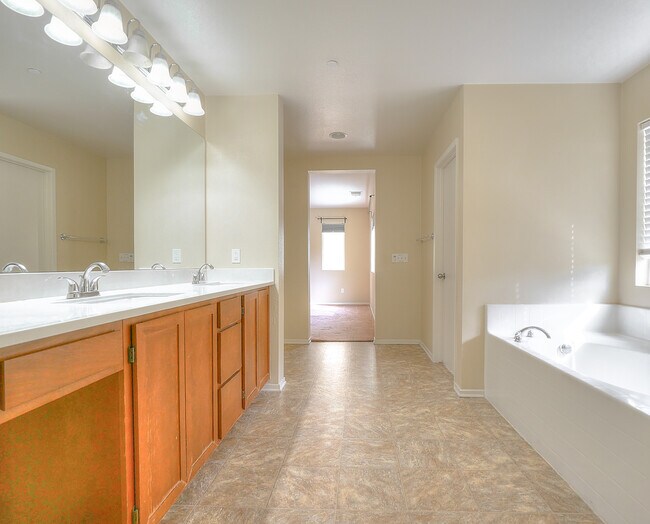 Building Photo - 34212 Woodmont