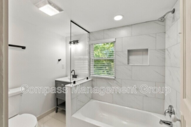 Building Photo - 3201 Davenport Rd