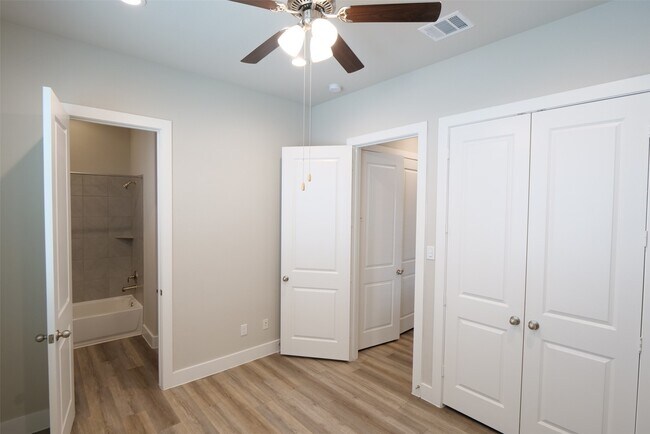 Building Photo - 9004 Lonestar Creekbend Ln