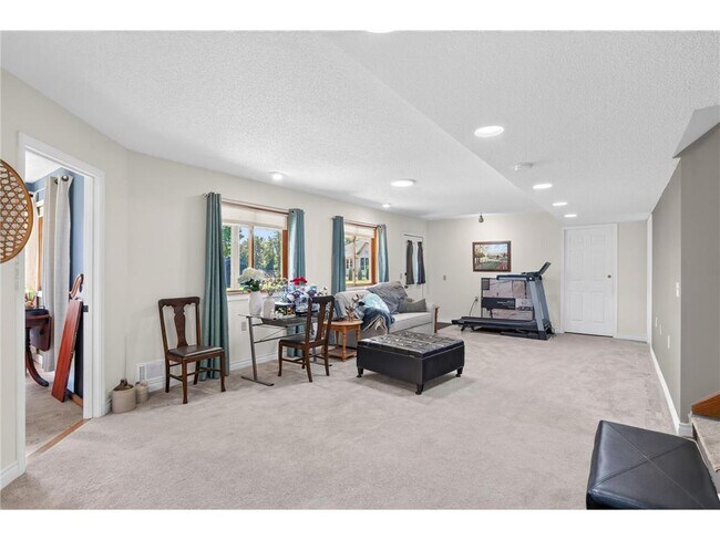 Building Photo - 14372 Heather Ridge Dr