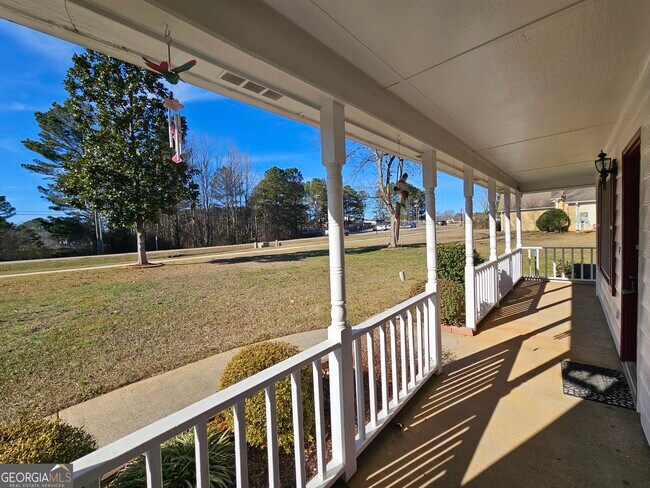 Building Photo - 611 Lora Smith Rd