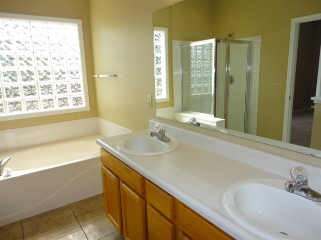 Building Photo - 13905 Brightwater Dr