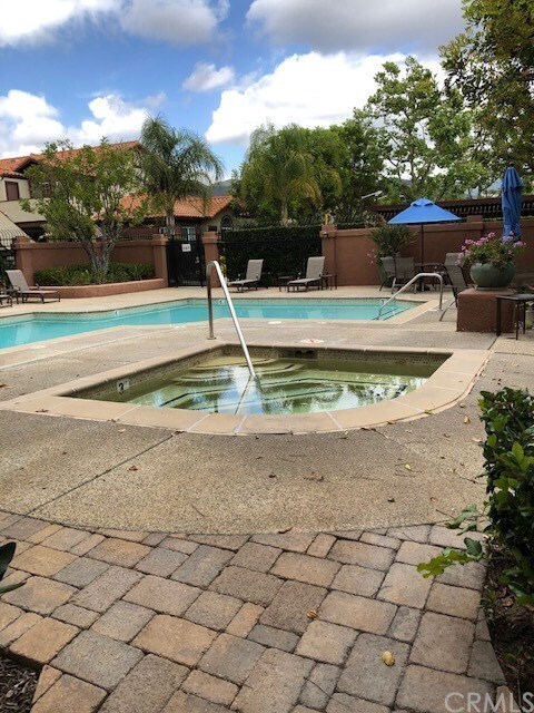 Building Photo - 82 Flor De Sol