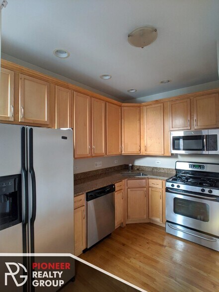 Building Photo - 3240 N Clifton Ave