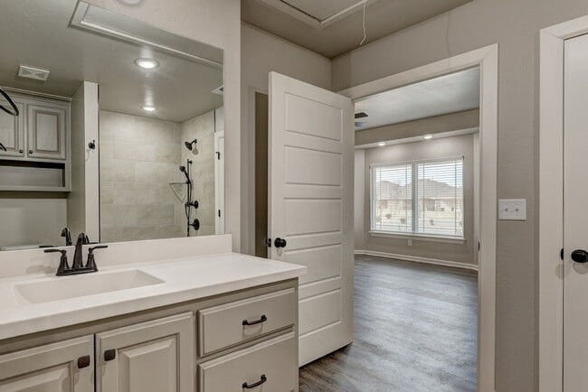 Building Photo - 5712 Campbell Creek Dr