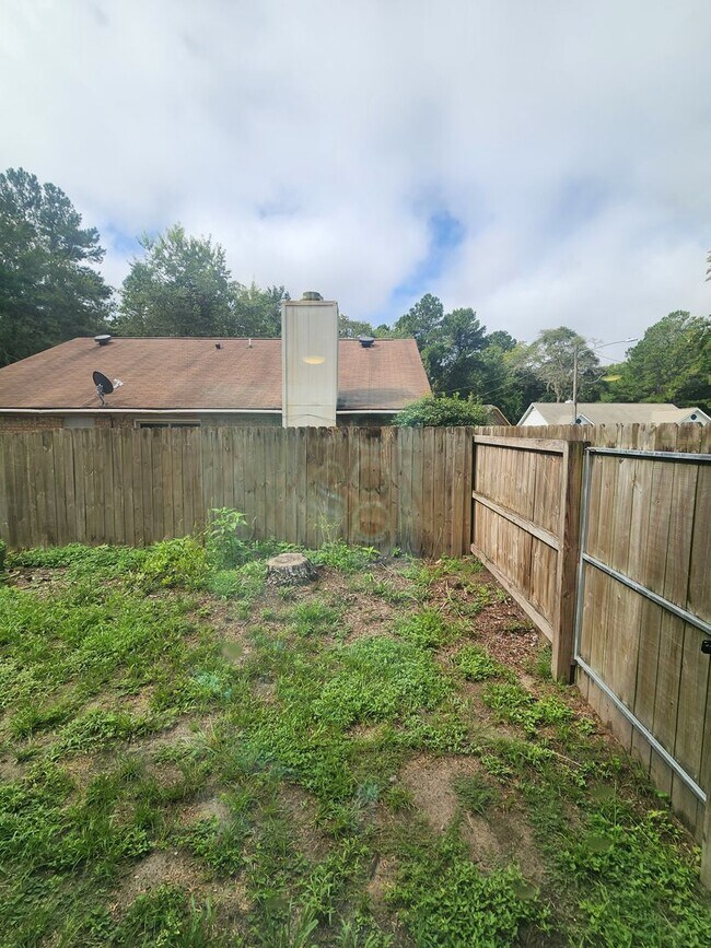 Building Photo - 803 Madison Dr