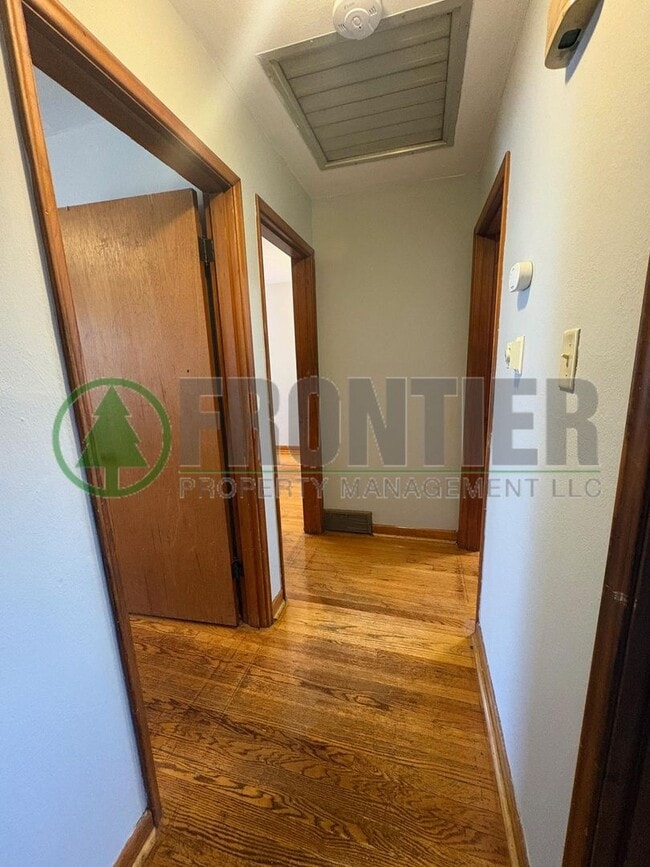 Building Photo - 532 Ames Pl