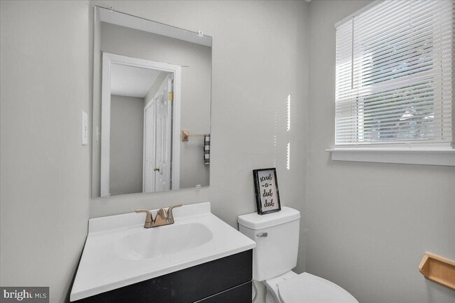 Building Photo - 915 Silver Ct