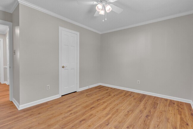 Building Photo - 636 N Fox Chase Cove