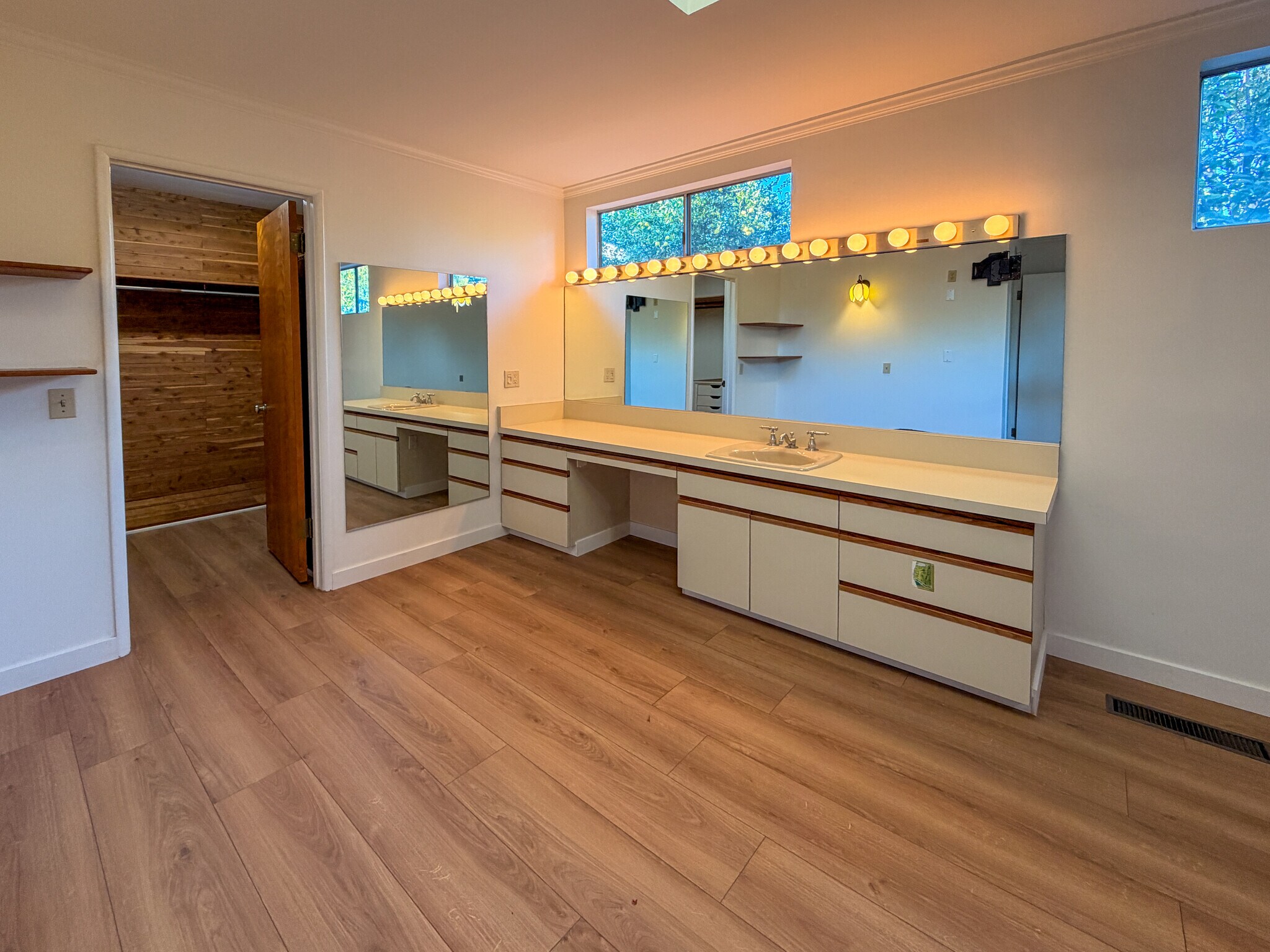 Building Photo - 5516 Ethel Ave