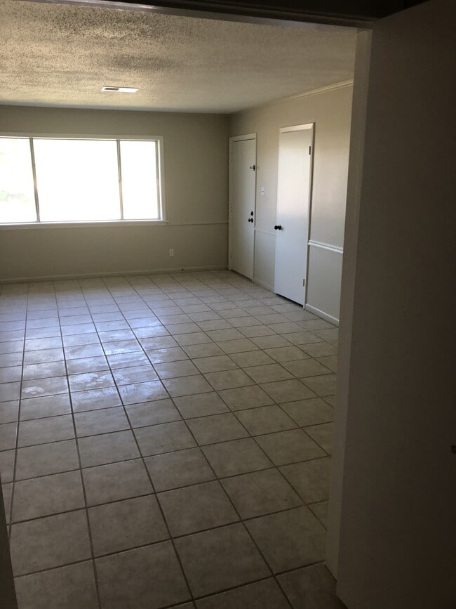 Building Photo - 9800 Dollarway Rd