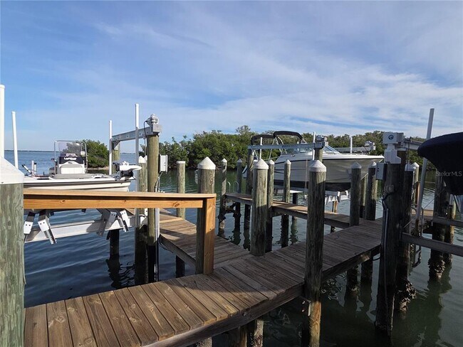 Building Photo - 1515 Pinellas Bayway S