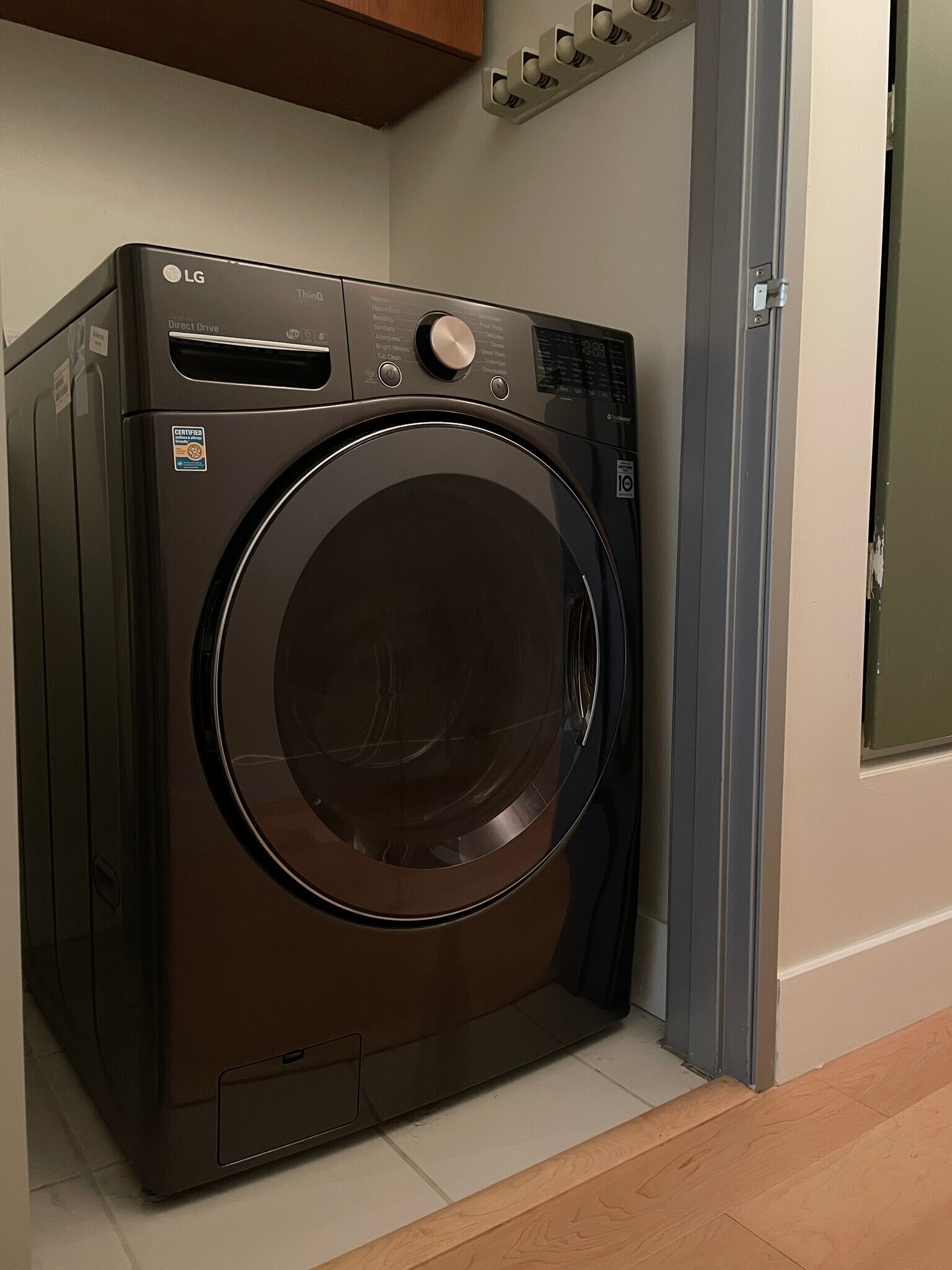 In unit washer-dryer combo - 645 W 9th St